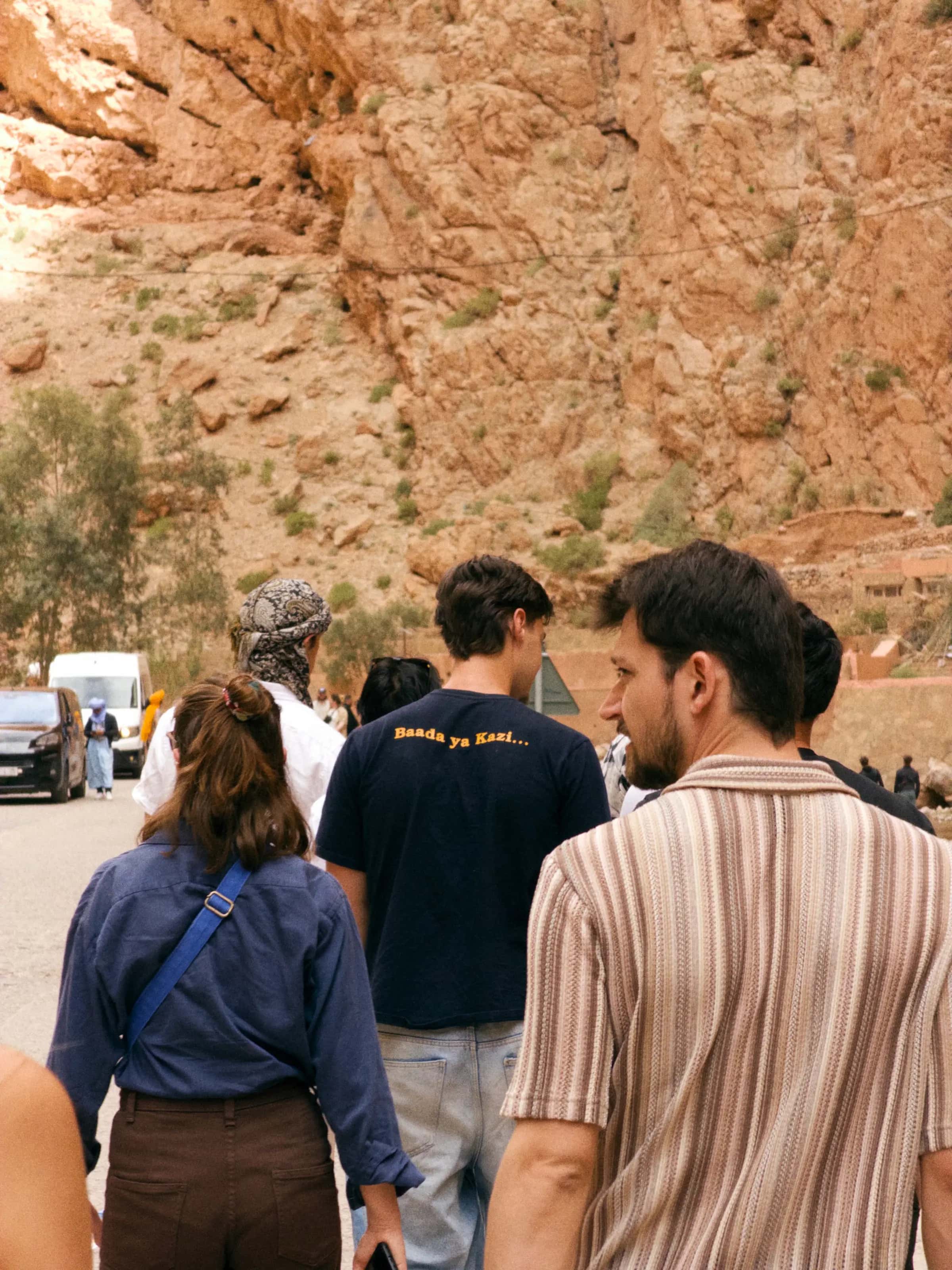 Travellers talking together in the Todra gorge